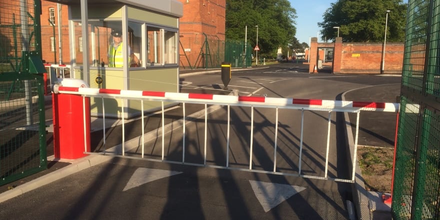 Automatic arm barrier