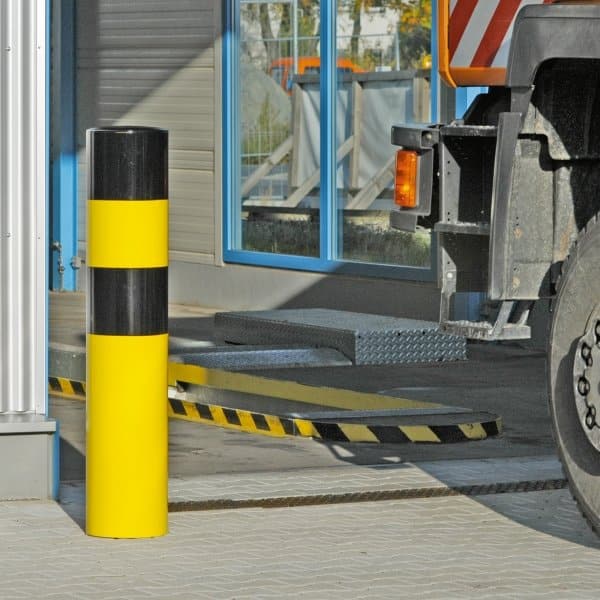 Heavy Duty Service Bollard | Black Bull
