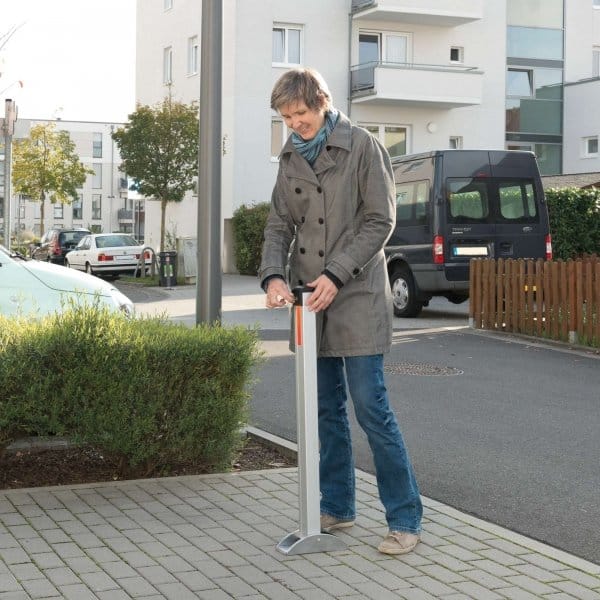 Semi-Automatic Drop Down Security Post | CONTROLLER-PLUS