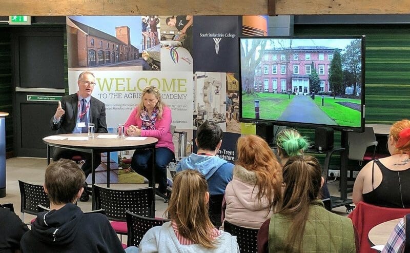 4K Interactive Multi-Touch Whiteboard