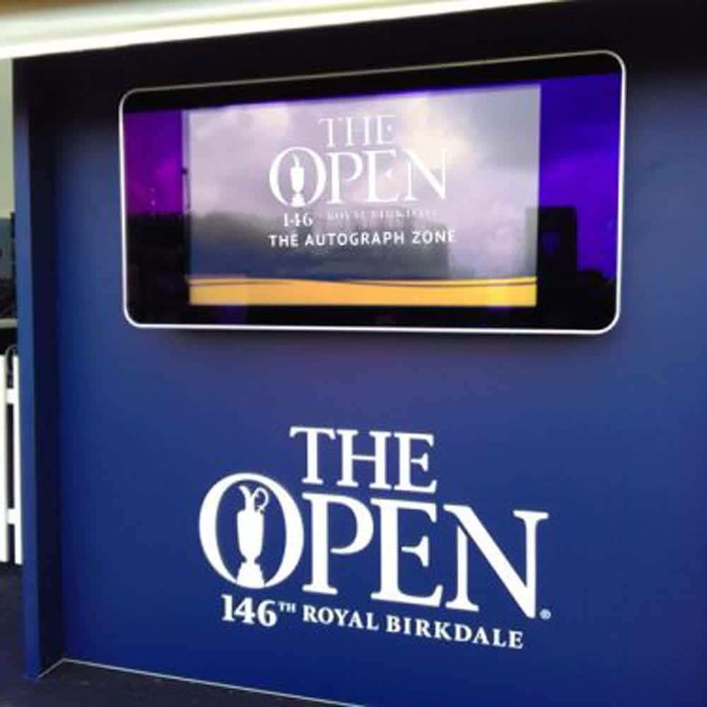 Wall mounted digital signage display