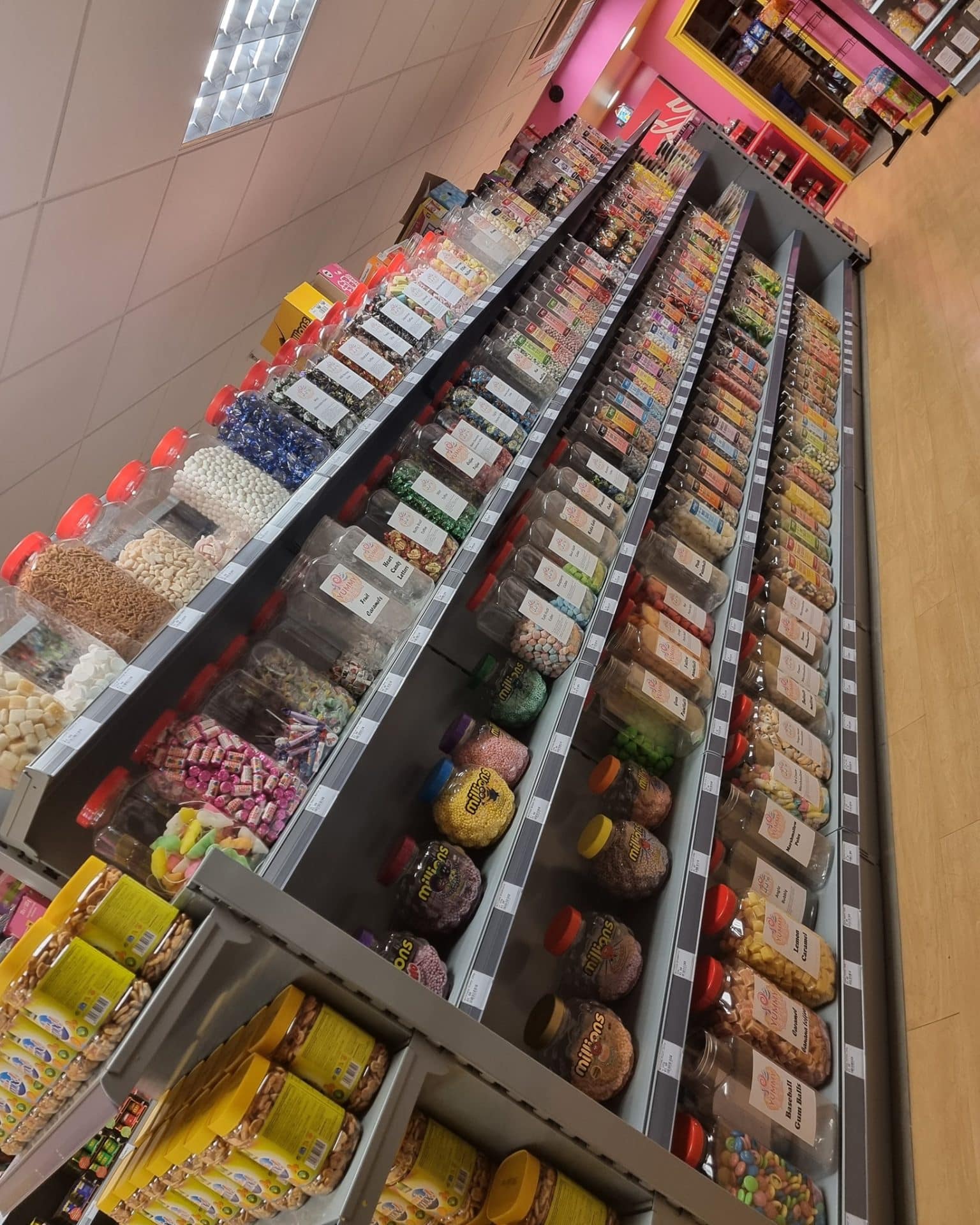 Retail Shop Wall Shelving