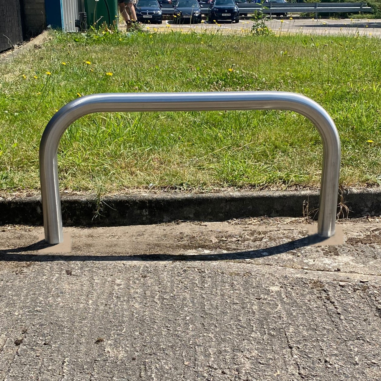 60mm Hooped Perimeter Barrier - Stainless Steel - Concrete In