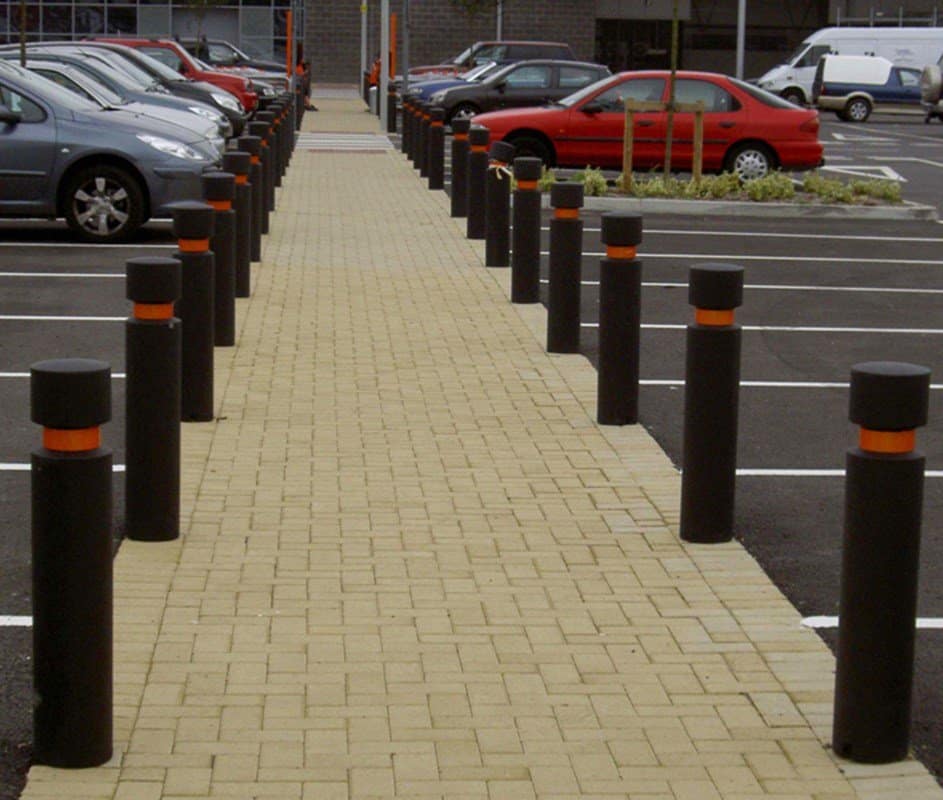 EB100 Polyethylene Plastic Bollard