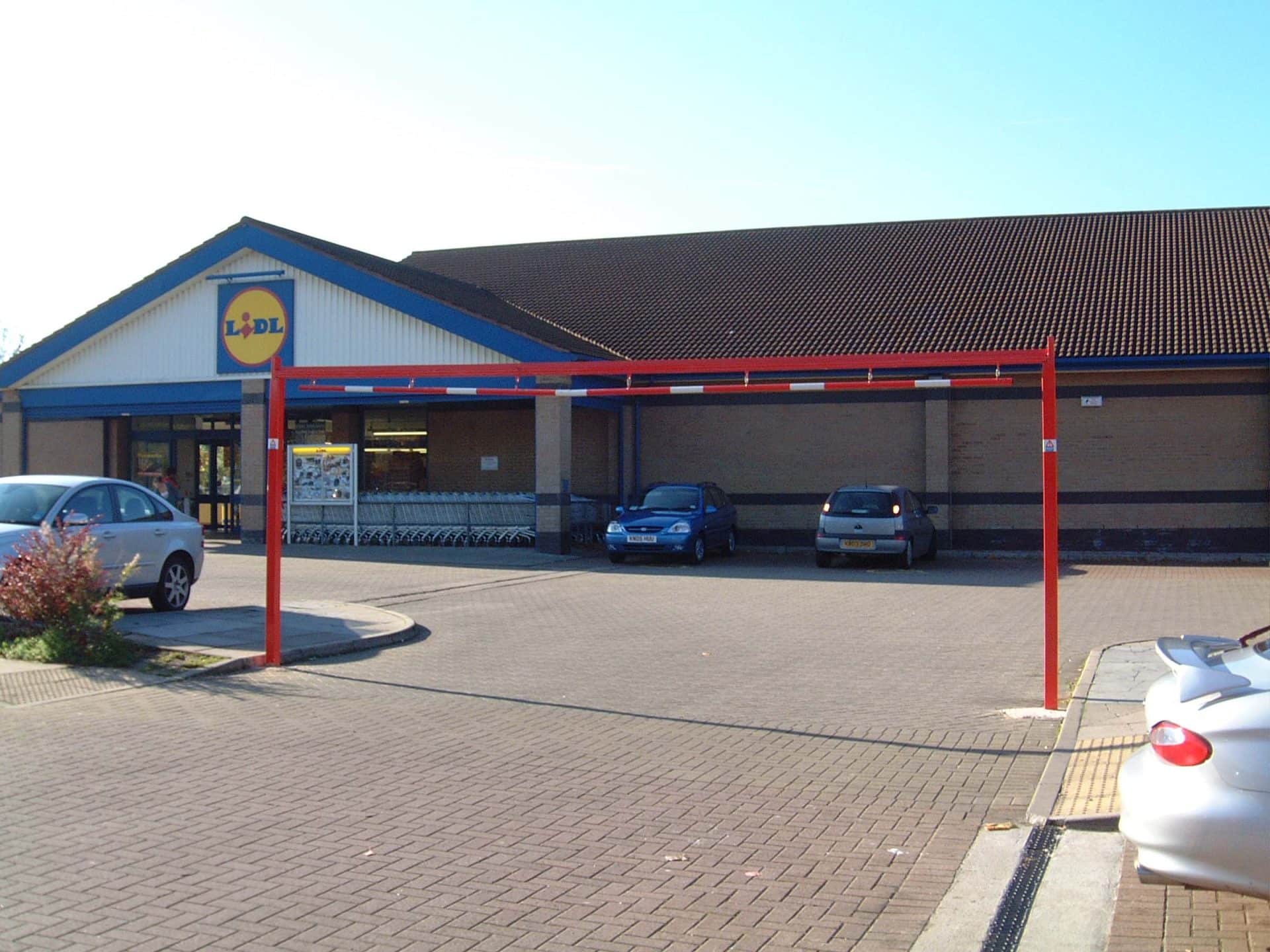 Fixed Height Restrictor Barrier - Store Fittings Direct