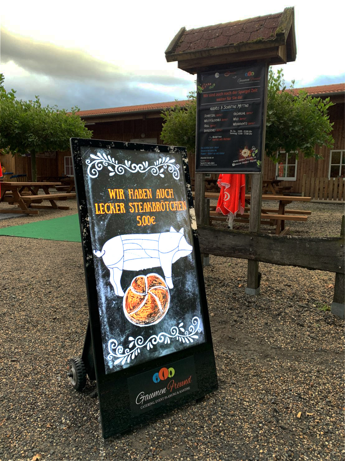 Outdoor Battery Powered Digital A-Board | IP65 Waterproof | 700cd/m²