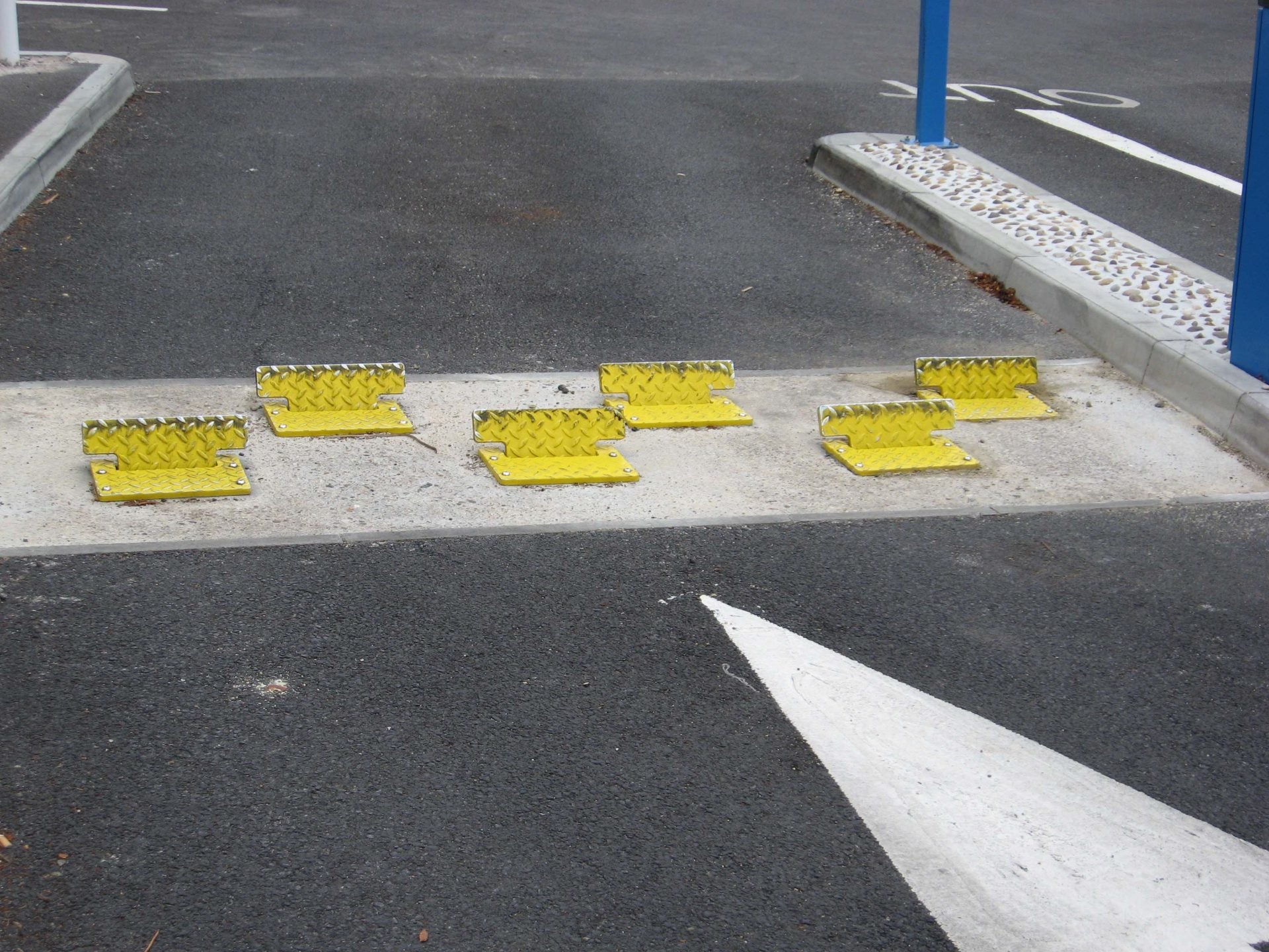 One Way Flow Plates | Surface mounted or Cast In - Store Fittings Direct