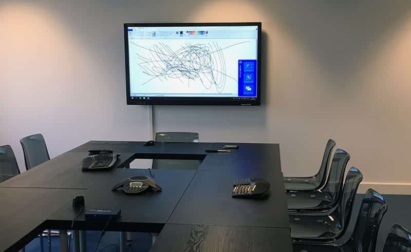 4K Interactive Multi-Touch Whiteboard