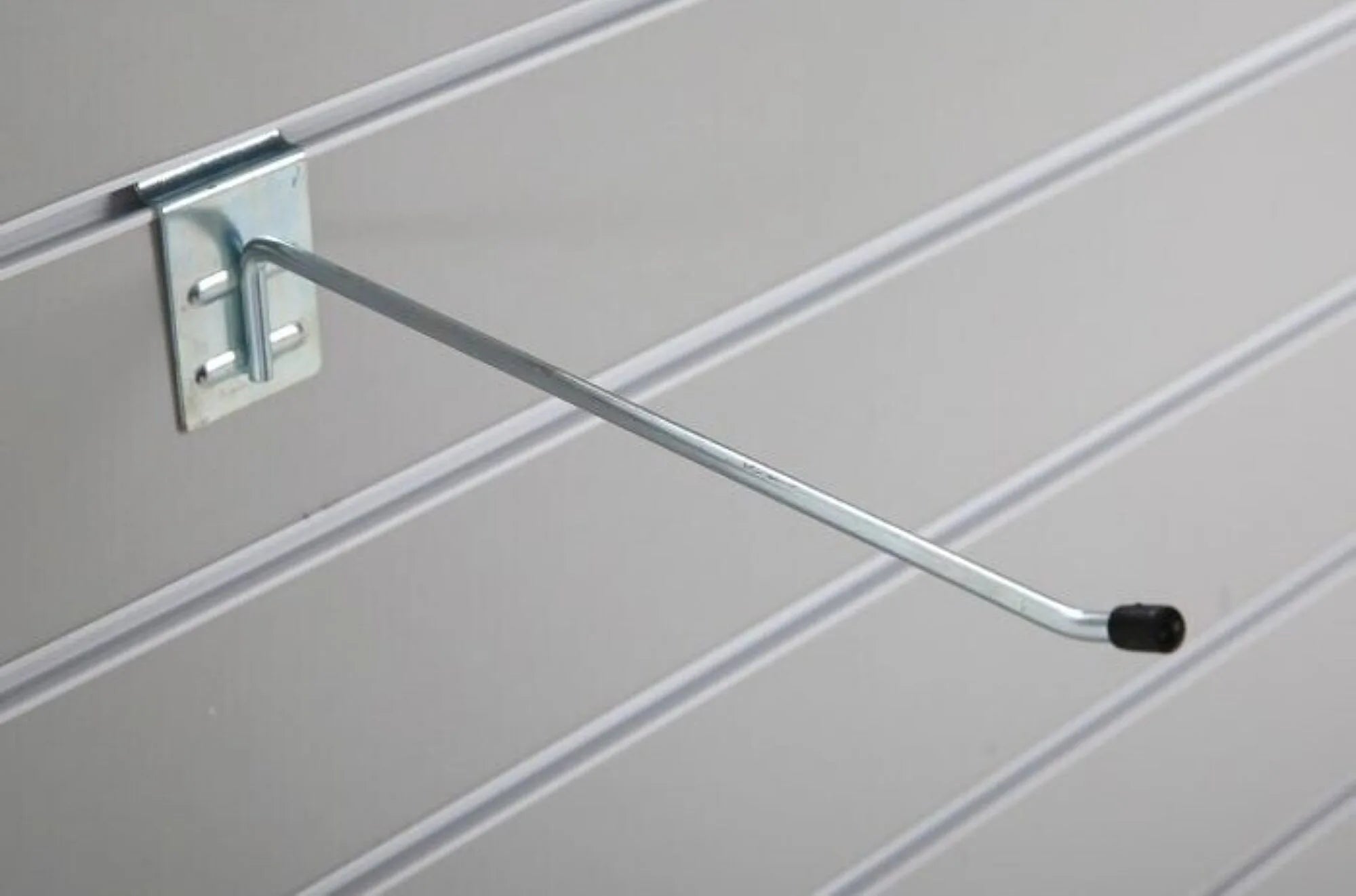 Single slatwall board hook for retail display