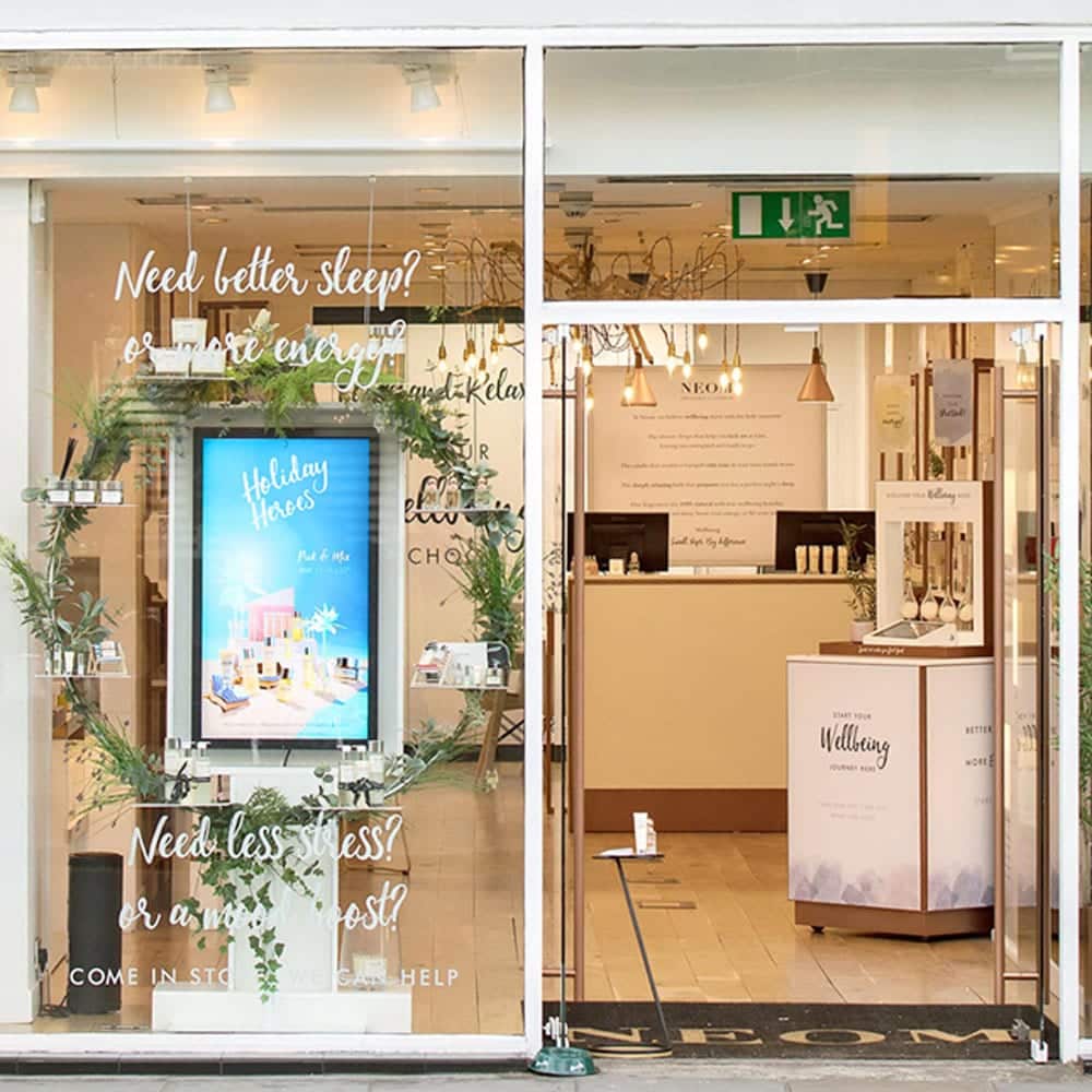 Ultra High Brightness Sunlight Readable Window Display 3500 cd/m2 | Professional Digital Signage Display - Store Fittings Direct
