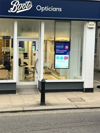 Ultra High Brightness Hanging Double Sided Digital Window Displays 3,500 cd/m² | Floor or Ceiling Mount